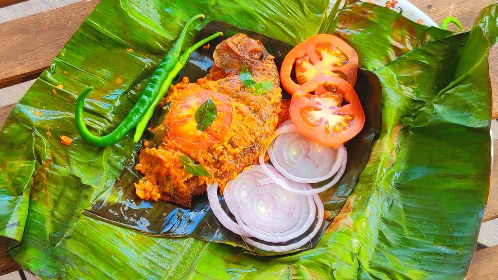 Kerala Karimeen Pollichathu Recipe - How To Cook Fish in Banana Leaf - Luv  4 Food N Travel